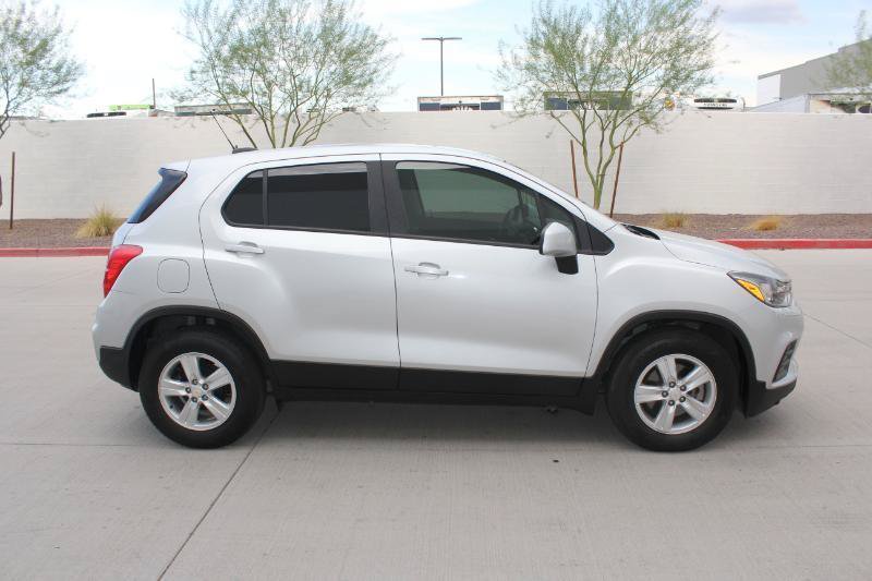Used 2022 Chevrolet Trax LS w/ Tint and Cruise Package FWD image 4