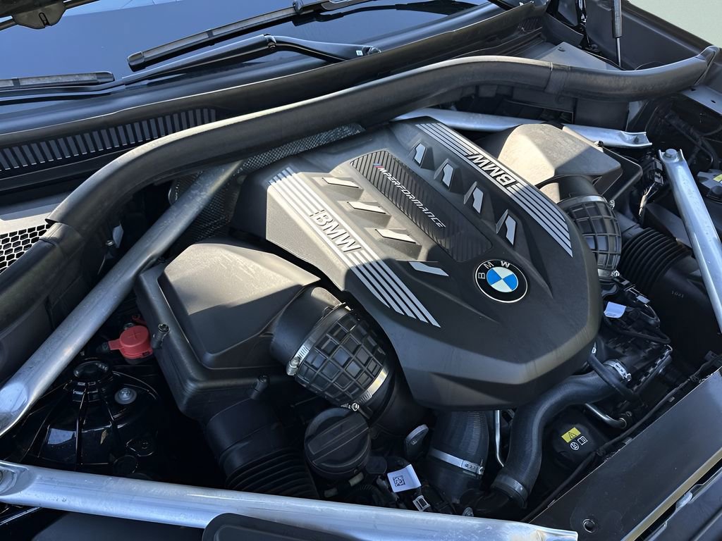 Used 2022 BMW X5 M50i image 30