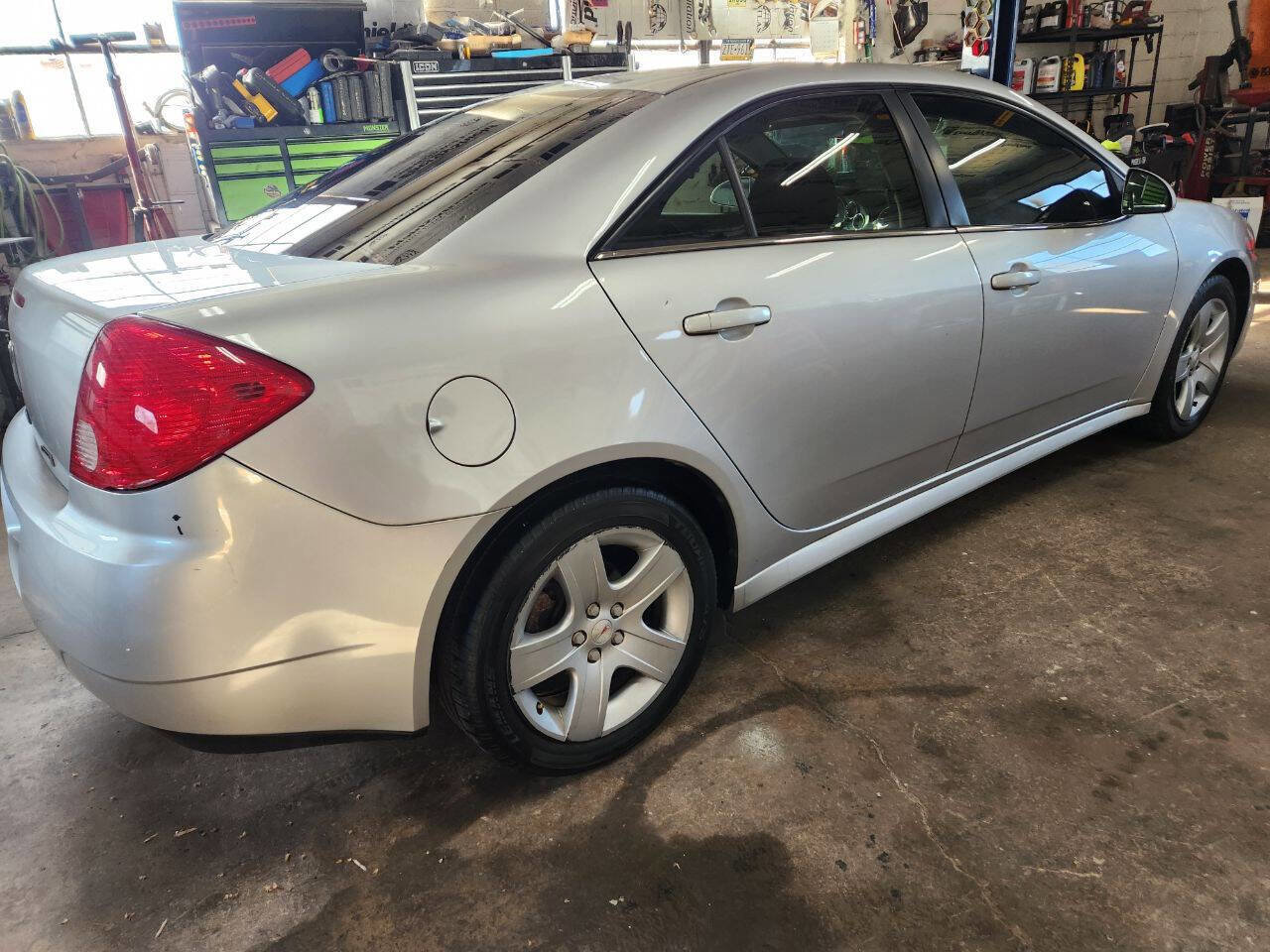 Used 2010 Pontiac G6 Base 4dr Sedan image 4