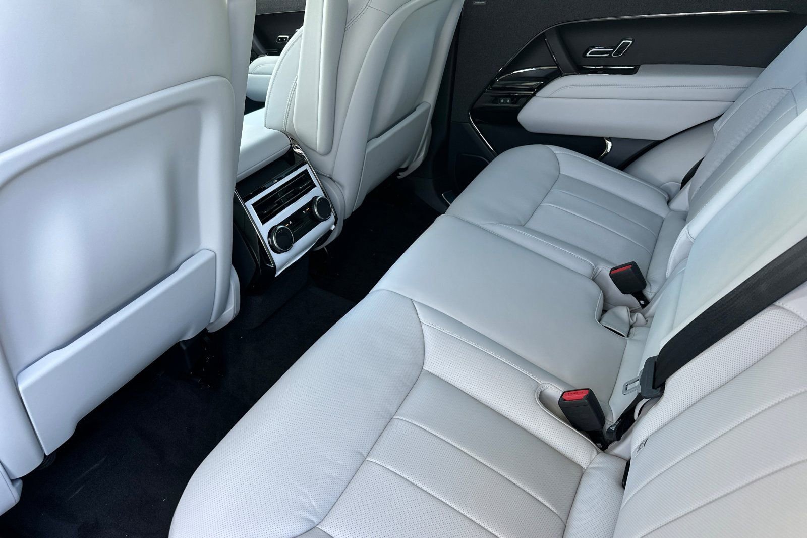 New 2026 Land Rover Range Rover Sport SE AWD/4WD image 11