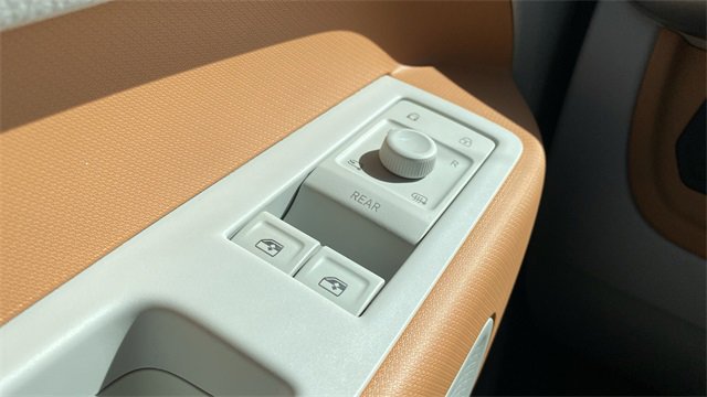 New 2025 Volkswagen ID. Buzz 1st Edition image 18