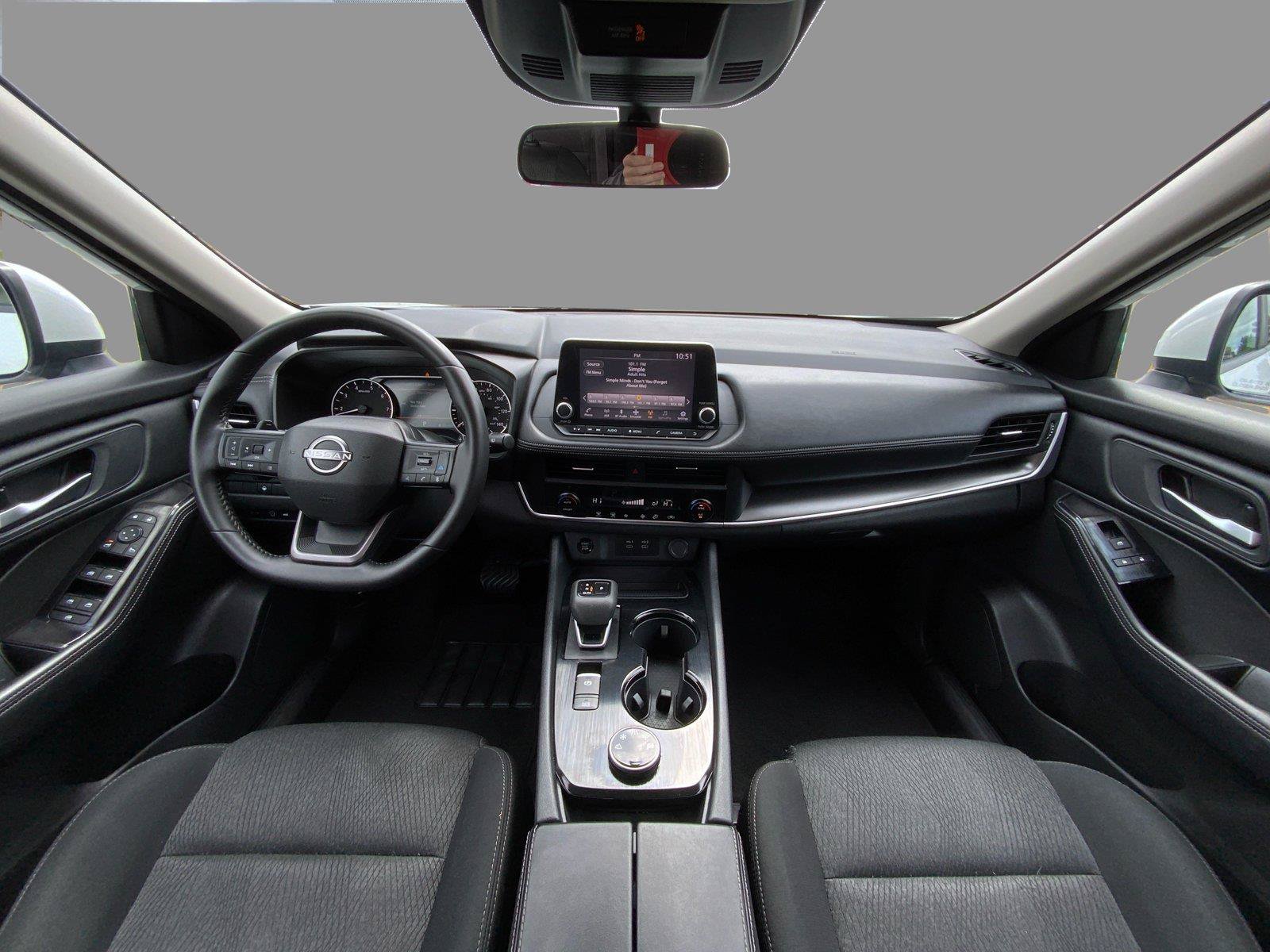 Used 2025 Nissan Rogue SV AWD/4WD image 21
