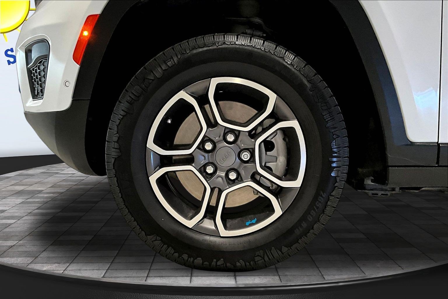 Used 2023 Jeep Grand Cherokee Trailhawk w/ Advanced Protech Group II AWD/4WD image 35