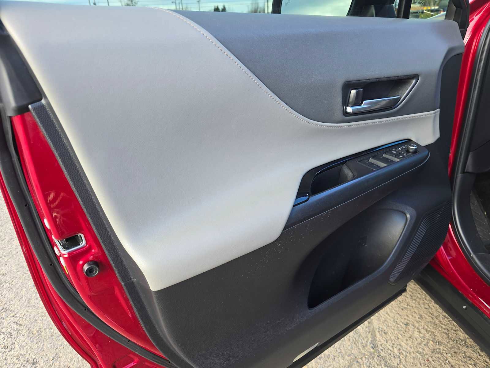 Used 2021 Toyota Venza LE w/ Carpet Mat Package (TMS) image 21