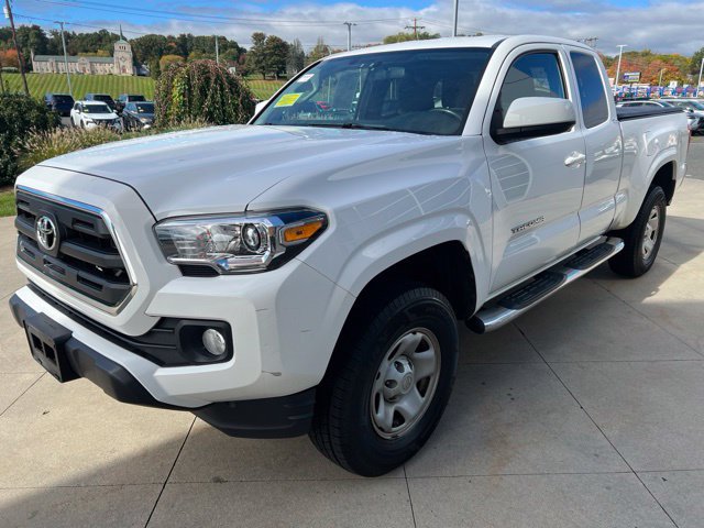 Used 2016 Toyota Tacoma SR5 AWD/4WD image 3
