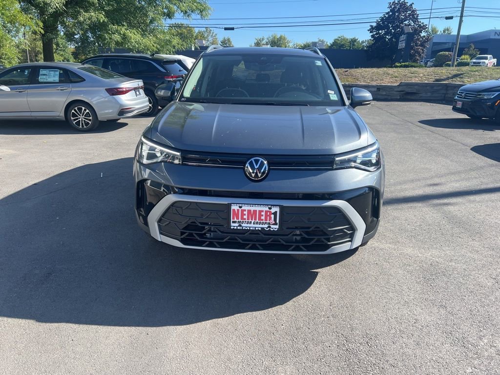 New 2025 Volkswagen Taos SE image 2