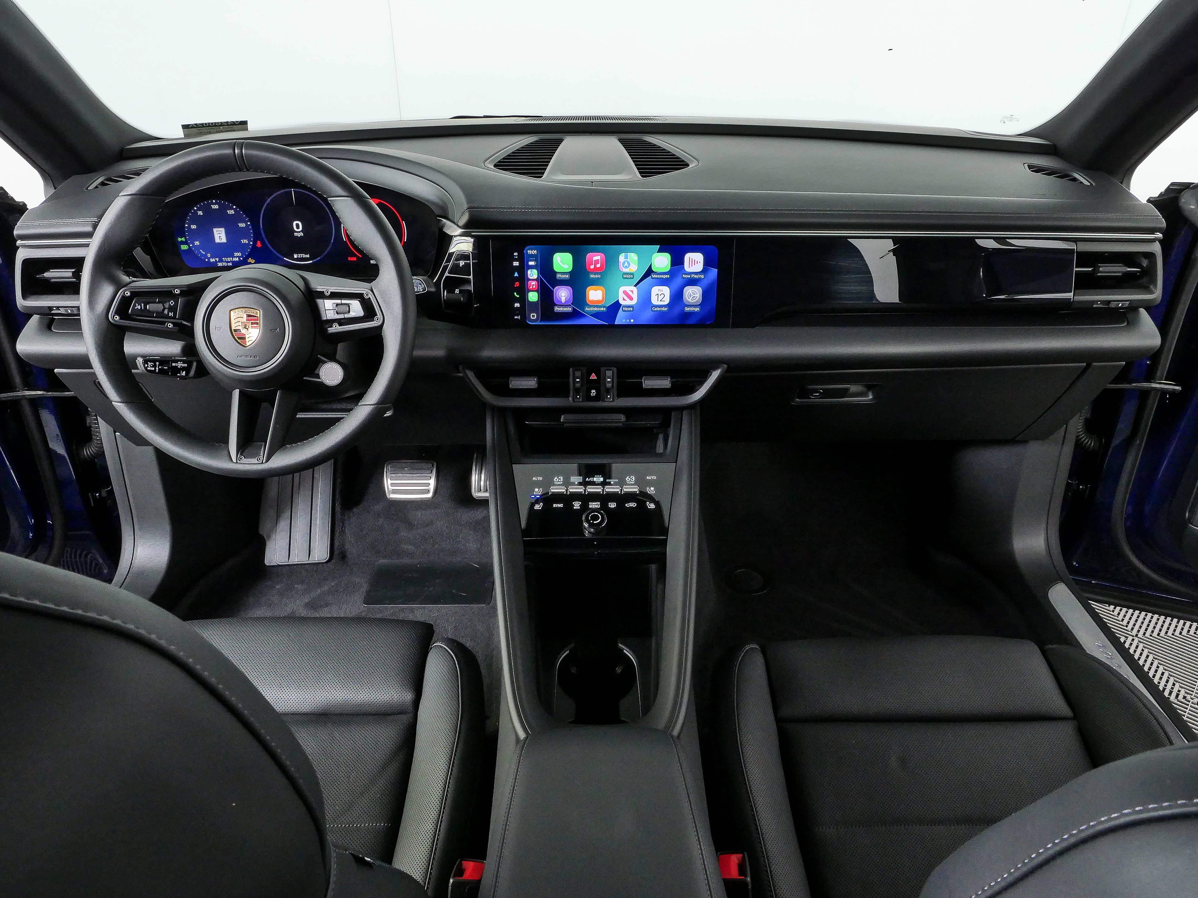 Certified 2025 Porsche Macan Electric RWD image 19