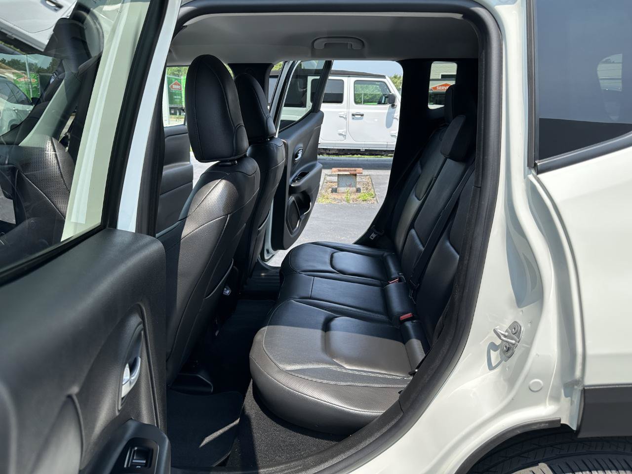 Used 2020 Jeep Renegade Limited w/ UConnect 8.4 Nav Group AWD/4WD image 29