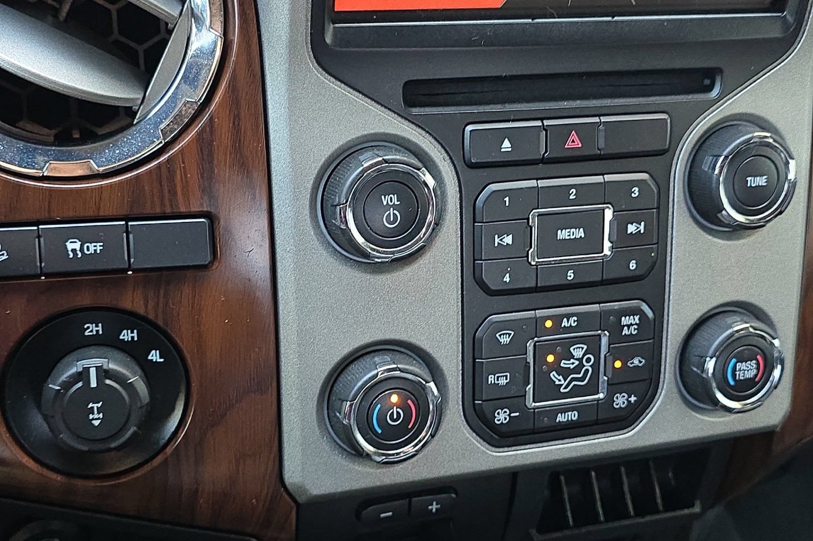 Used 2015 Ford F350 Lariat w/ FX4 4x4 Off Road Package image 19