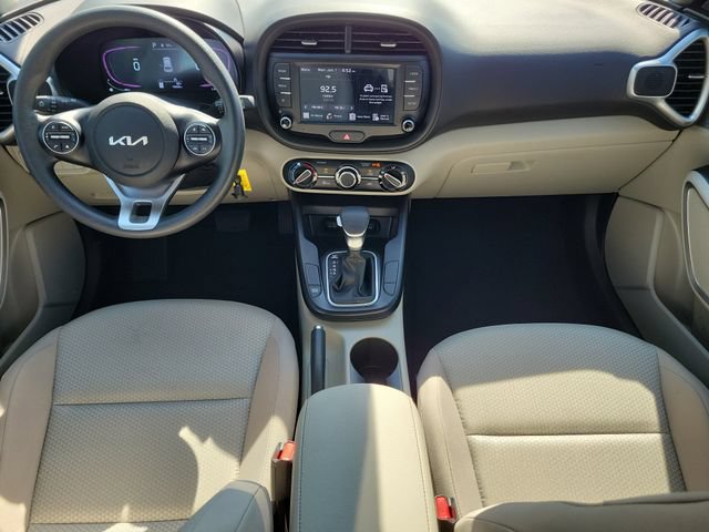 Used 2025 Kia Soul LX w/ LX Technology Package FWD image 13