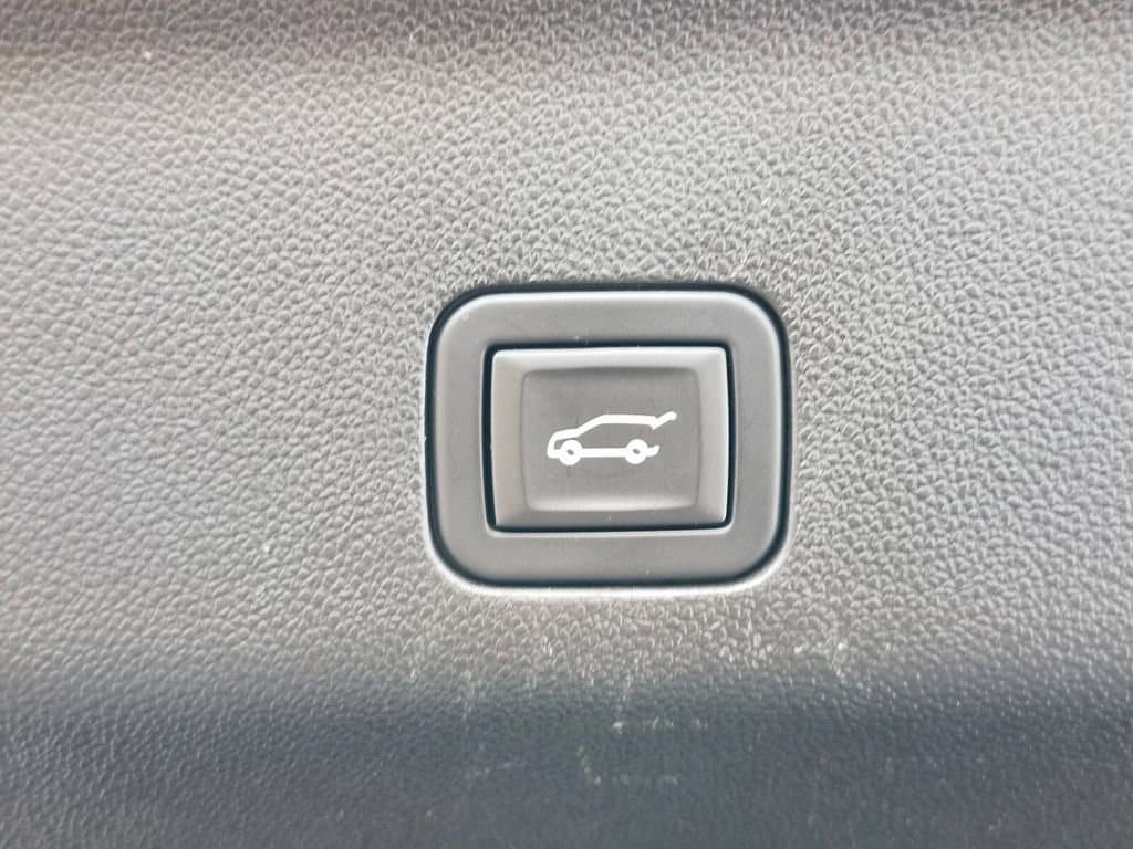 Used 2023 GMC Yukon Denali Ultimate AWD/4WD image 34