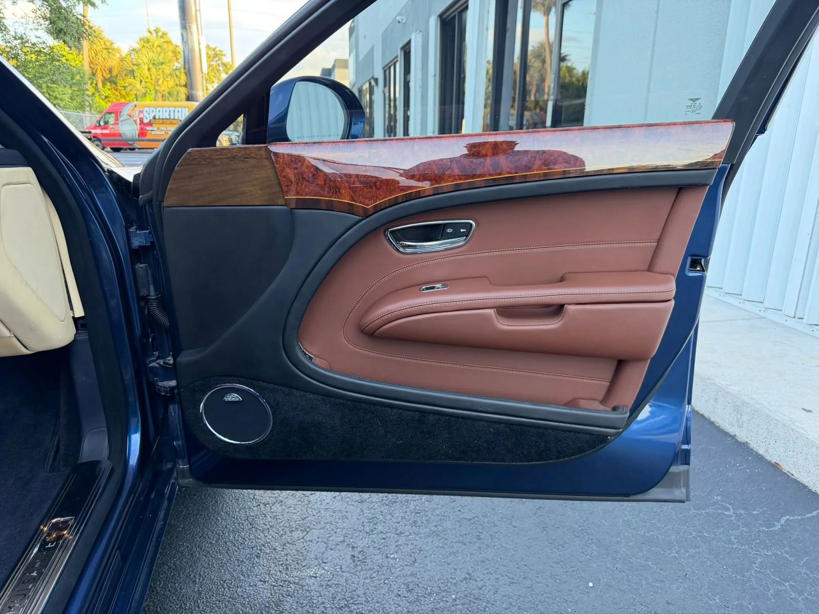 Used 2014 Bentley Mulsanne RWD image 28