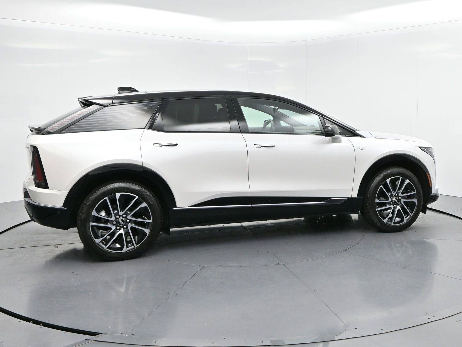 Certified 2025 Cadillac Optiq Sport 1 AWD/4WD image 8