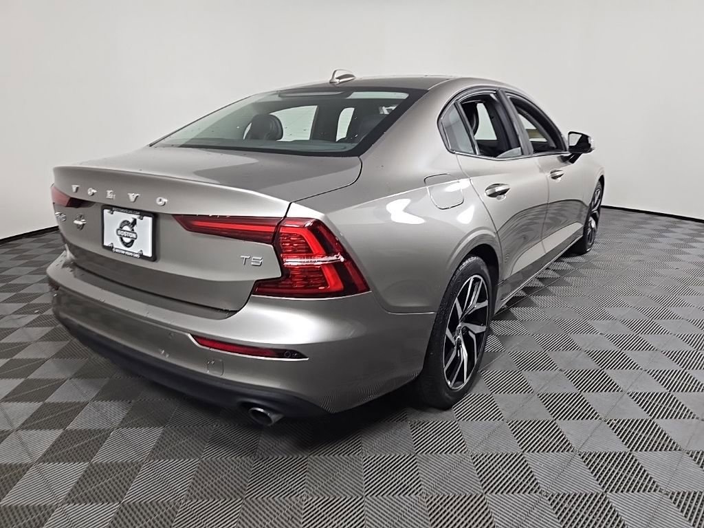 Used 2019 Volvo S60 T5 Momentum w/ Premium Package image 10