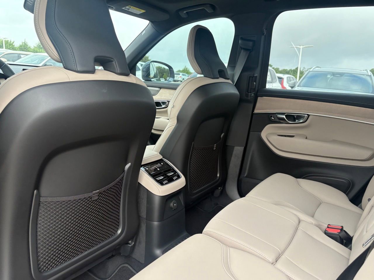 New 2026 Volvo XC90 T8 Plus w/ Protection Package Premier AWD/4WD image 22