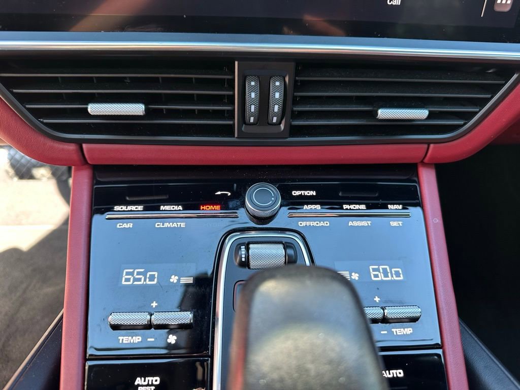 Certified 2023 Porsche Cayenne Platinum Edition image 23