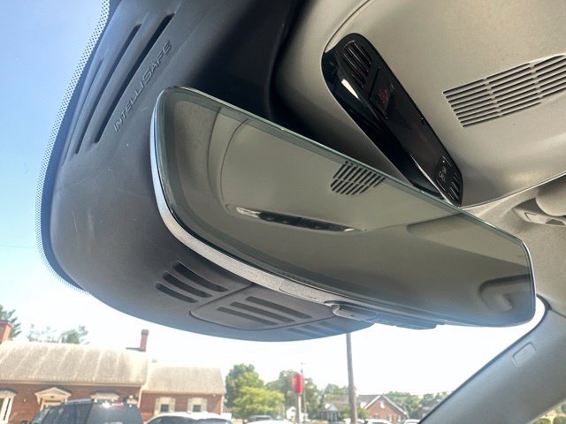 Used 2022 Volvo XC40 T4 Momentum FWD image 28
