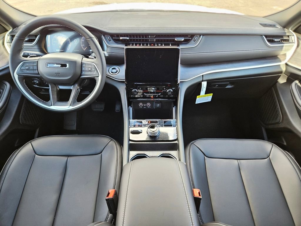 New 2025 Jeep Grand Cherokee Limited w/ Black Appearance Package image 12