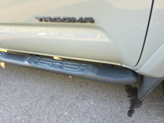 Used 2020 Toyota Tacoma SR5 w/ Technology Package AWD/4WD image 5