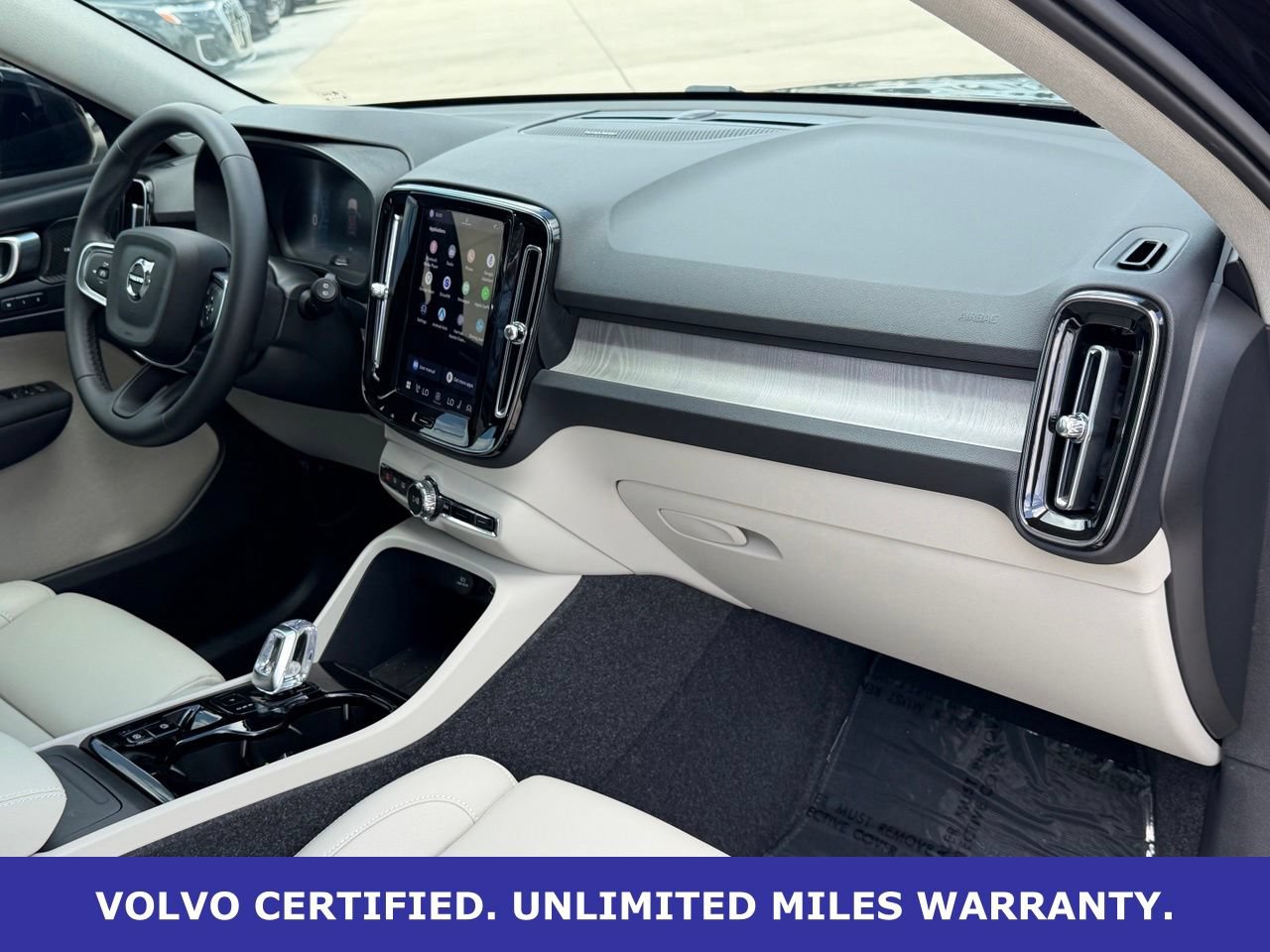 Certified 2025 Volvo XC40 B5 Ultra AWD/4WD image 37