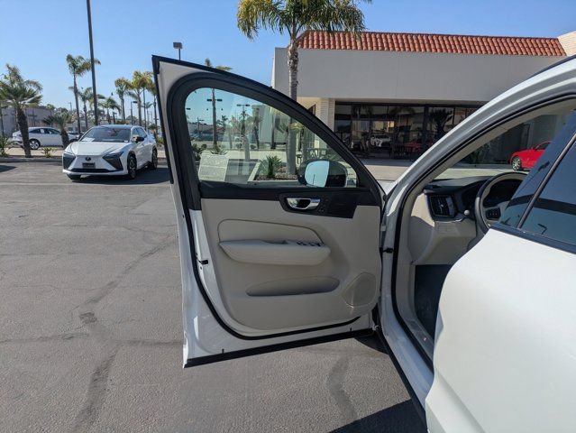Used 2025 Volvo XC60 B5 Ultra w/ Protection Package Premier AWD/4WD image 13