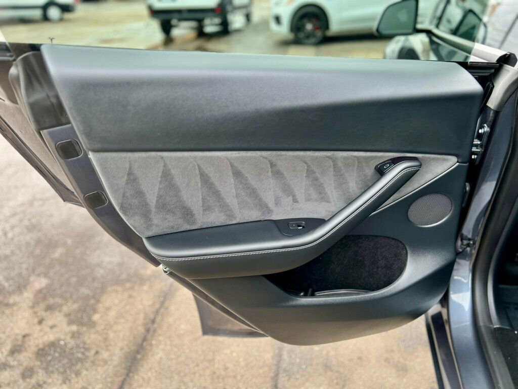 Used 2023 Tesla Model Y Performance image 14