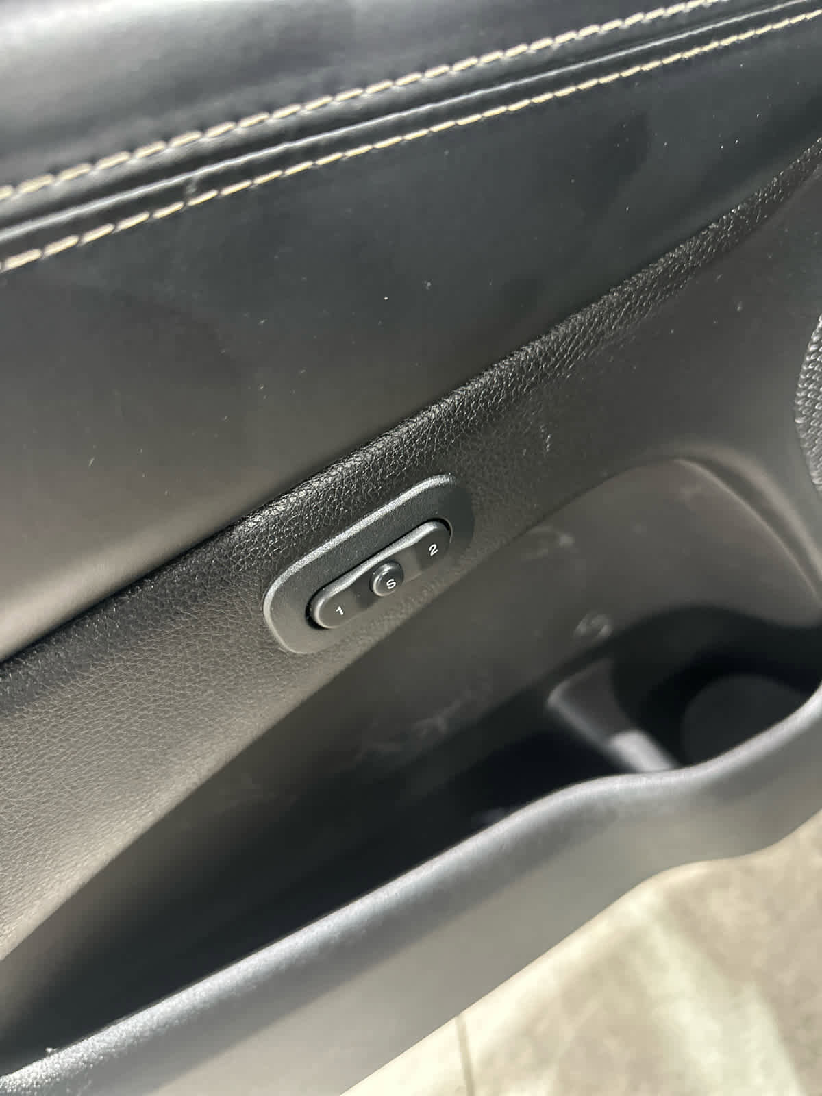Used 2017 Jeep Grand Cherokee Overland AWD/4WD image 17