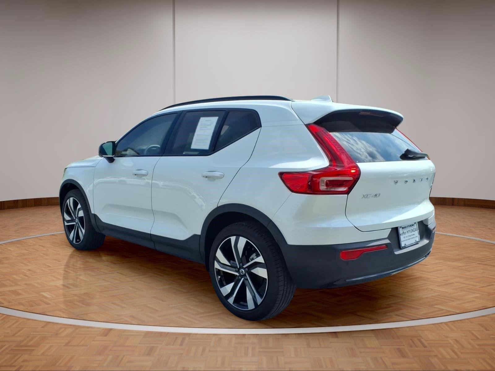 Used 2024 Volvo XC40 B5 Ultimate w/ Protection Package Premier AWD/4WD image 4