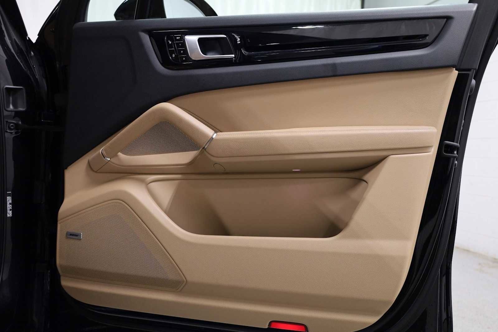 Used 2019 Porsche Cayenne image 16