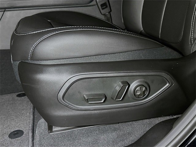 New 2025 Jeep Grand Cherokee Limited w/ Luxury Tech Group II image 13