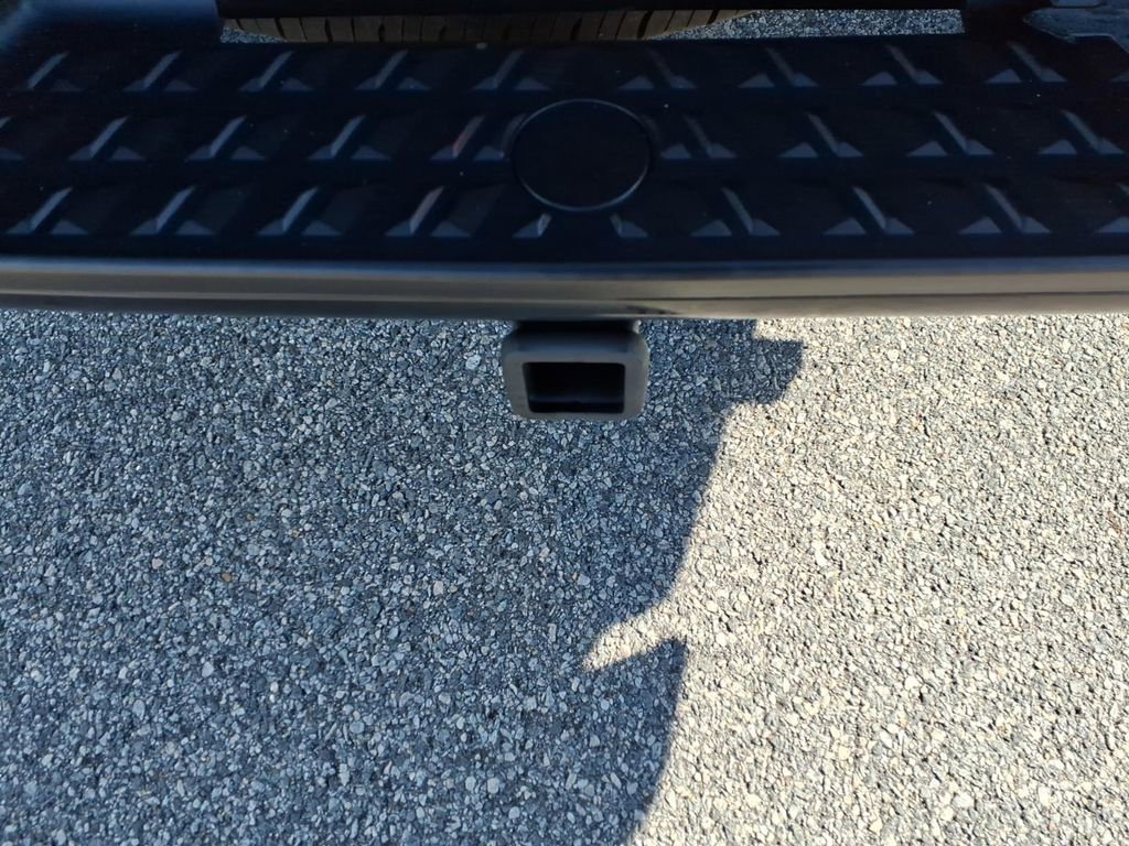 Used 2021 Nissan Titan S w/ S Utility Package image 7