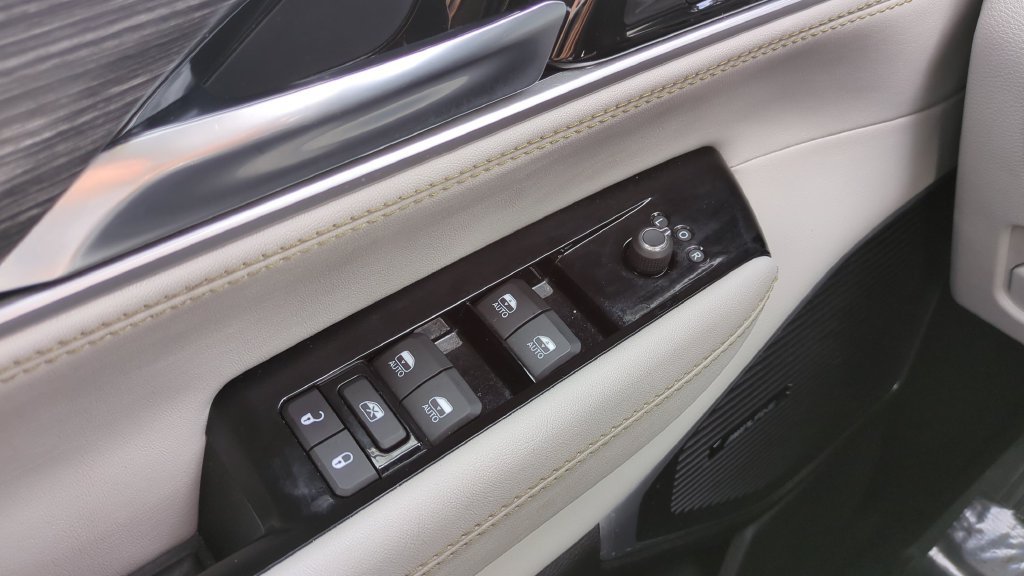 Used 2024 Jeep Wagoneer L Series II RWD image 19