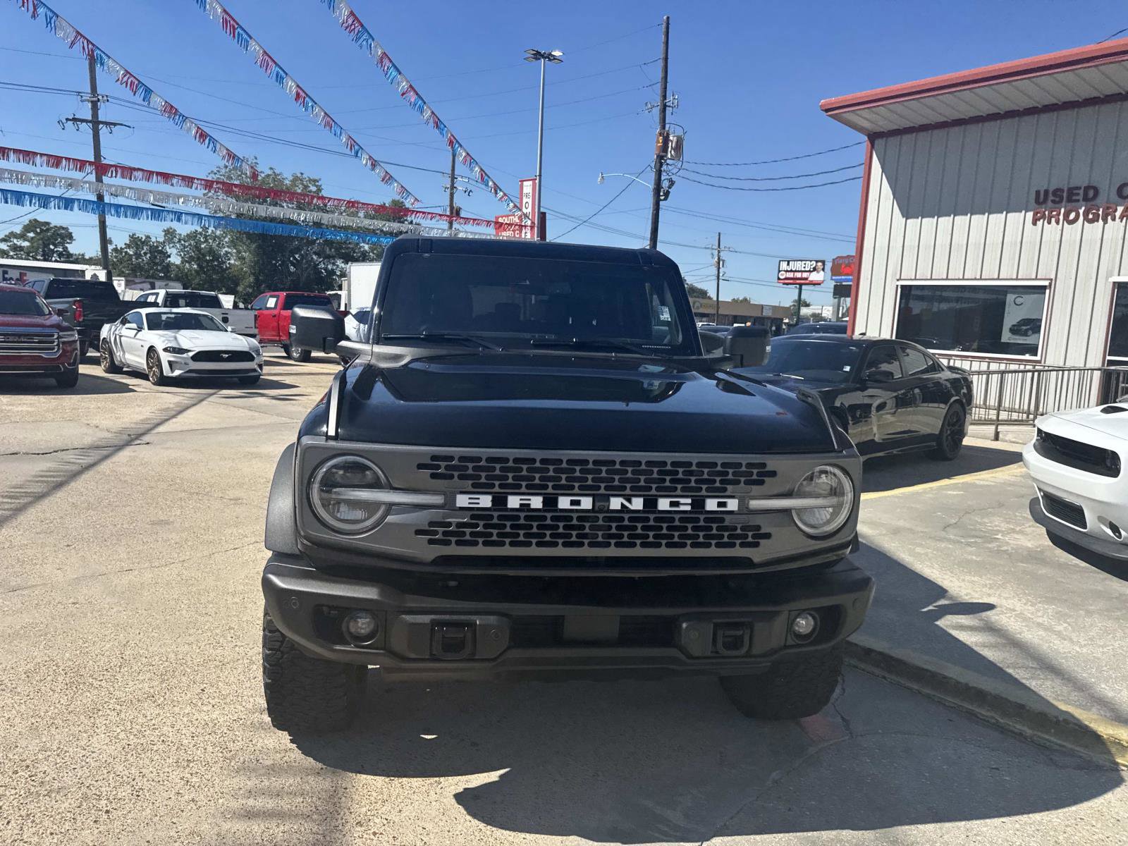 Used 2023 Ford Bronco Badlands image 2