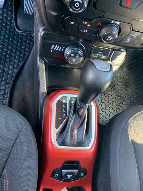 Used 2019 Jeep Renegade Trailhawk AWD/4WD image 28