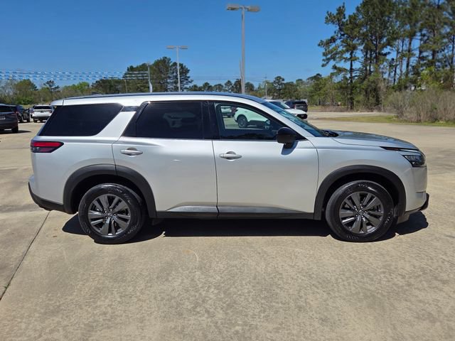 Used 2024 Nissan Pathfinder S image 7