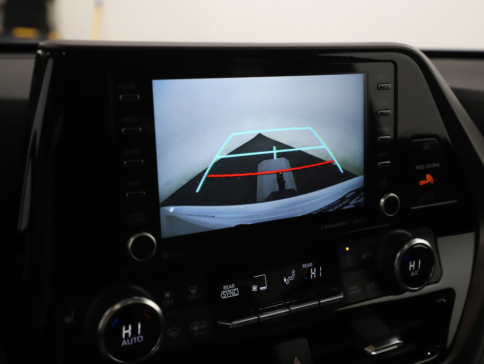 Used 2022 Toyota Highlander XLE image 24