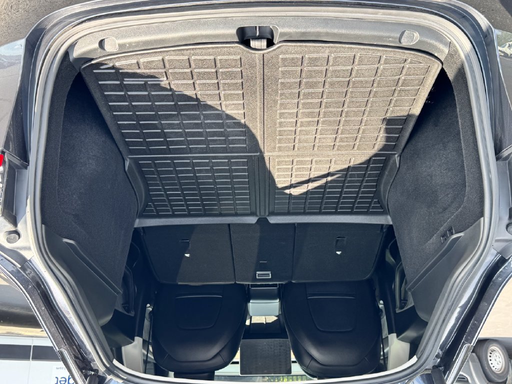 Used 2024 Tesla Model Y Long Range RWD image 16