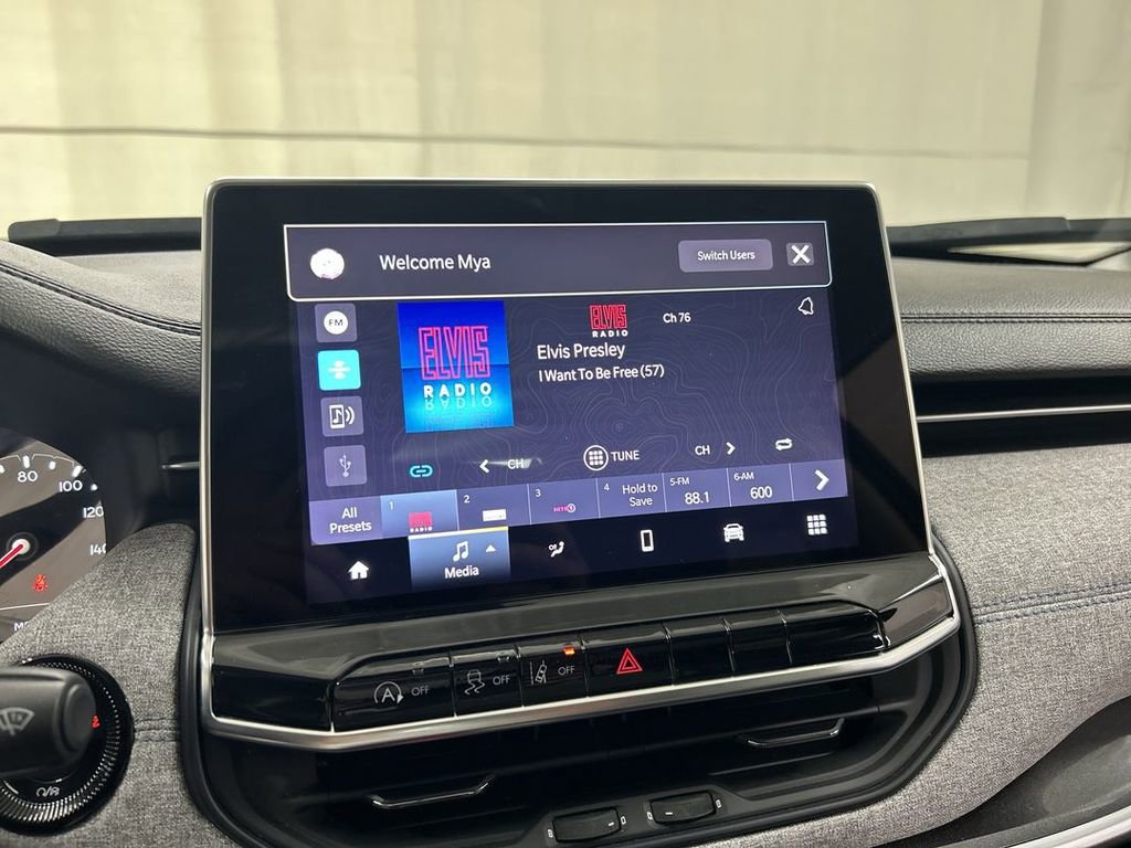 Used 2022 Jeep Compass Latitude w/ Sun and Sound Group AWD/4WD image 14