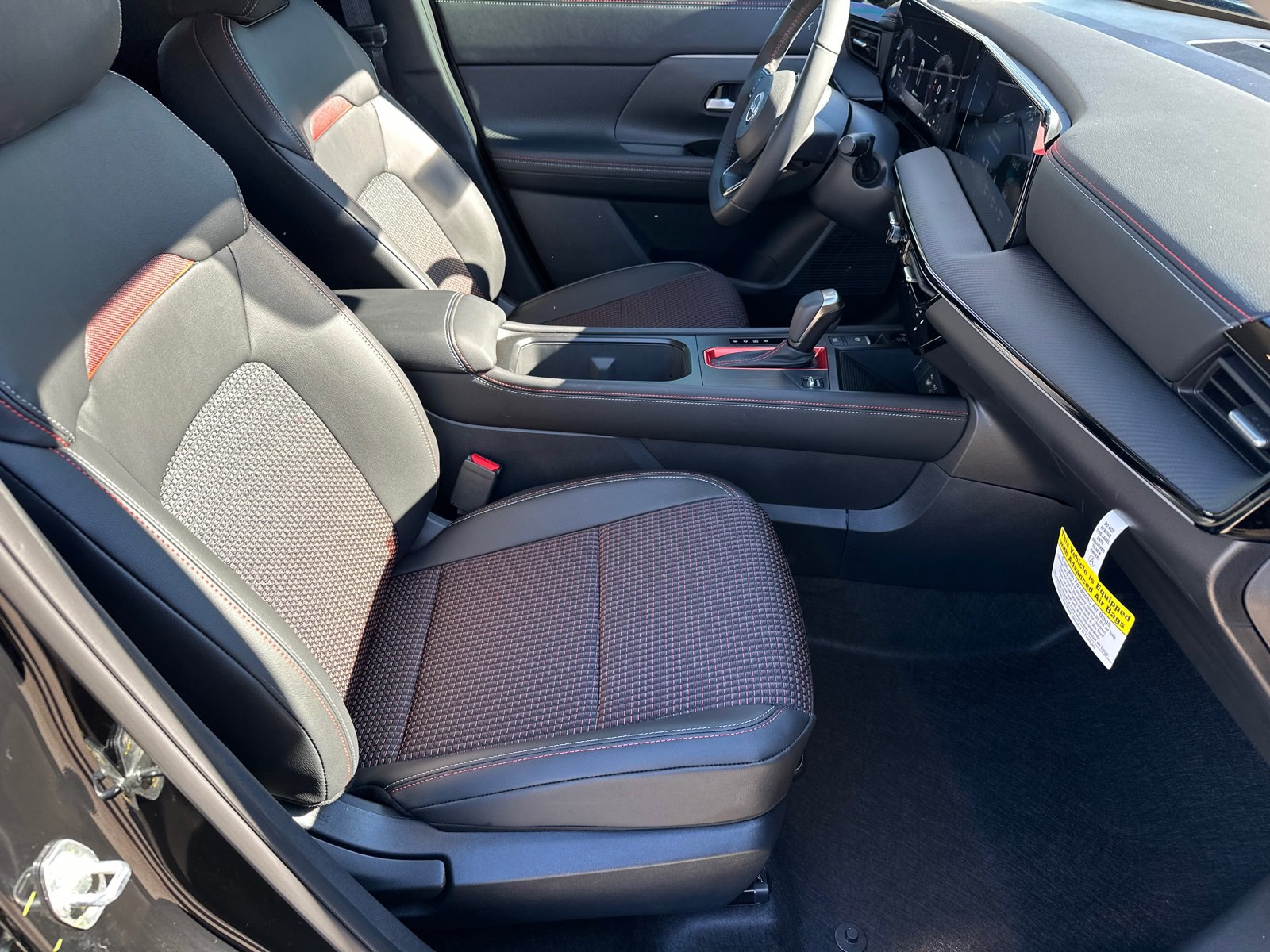 Used 2025 Nissan Kicks SR image 13