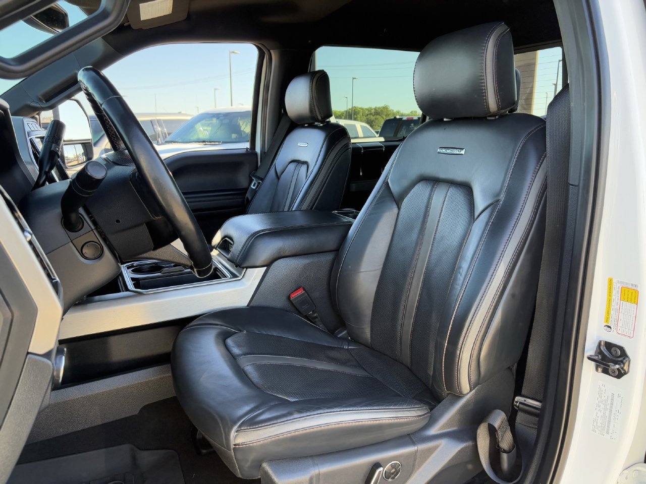 Used 2022 Ford F350 Platinum w/ FX4 Off-Road Package AWD/4WD image 27