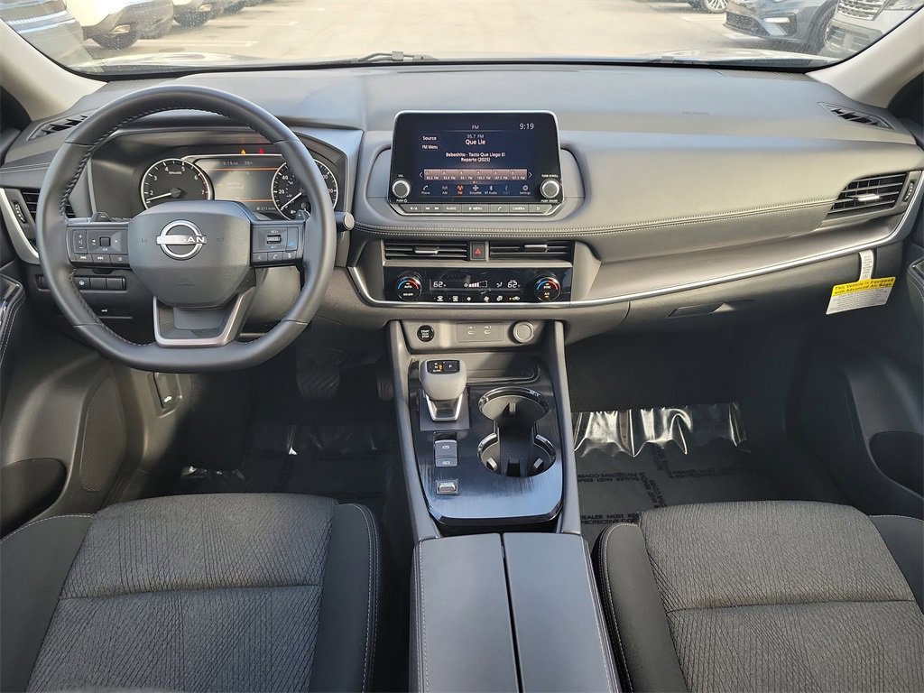 Certified 2025 Nissan Rogue SV image 9