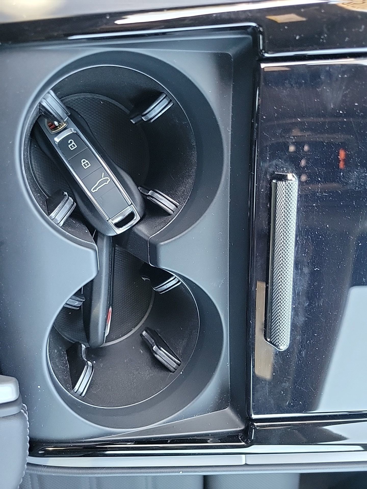 Used 2024 Porsche Panamera w/ Premium Package image 33