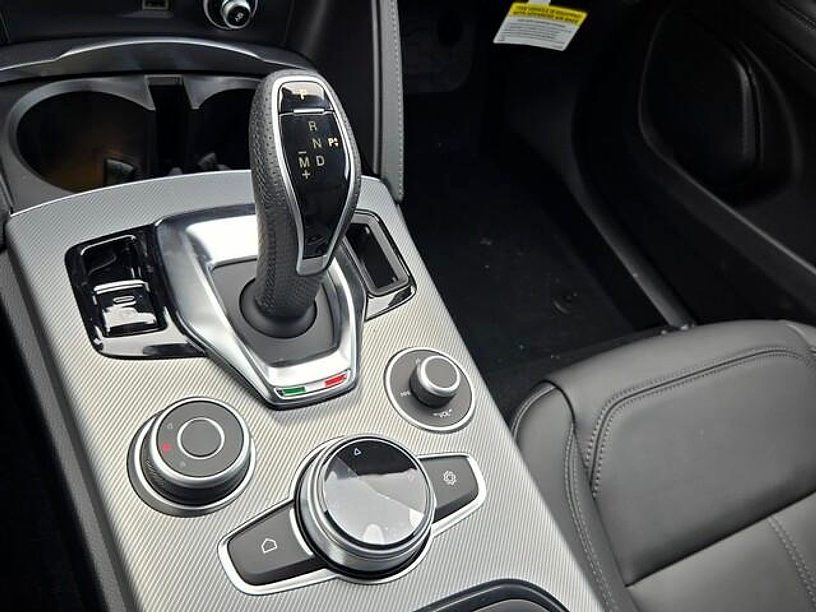 New 2026 Alfa Romeo Stelvio Sprint w/ Convenience Package AWD/4WD image 12