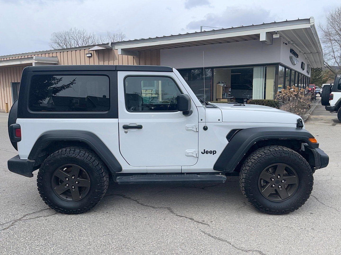 Used 2022 Jeep Wrangler Sport AWD/4WD image 6