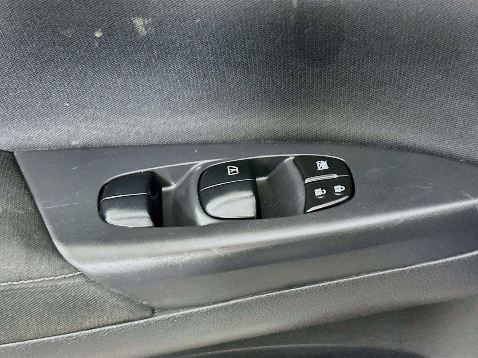 Used 2015 Nissan Sentra SV FWD image 16
