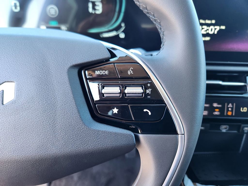 New 2025 Kia Niro EX image 16