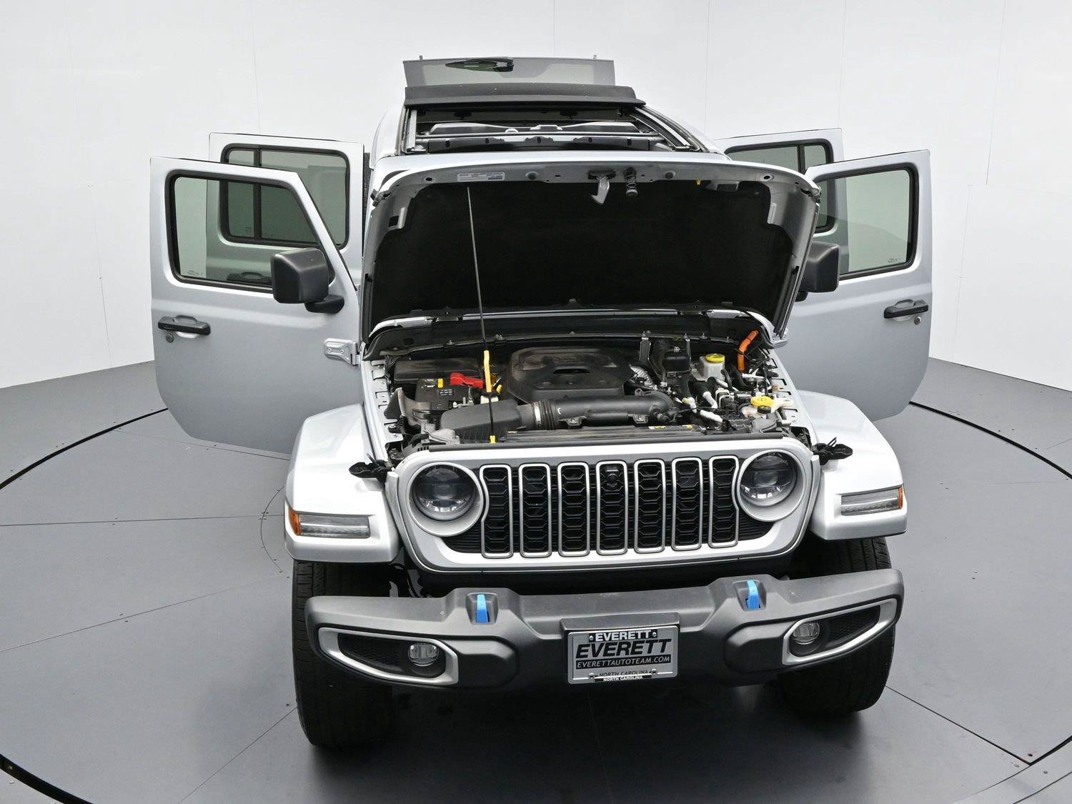 Used 2024 Jeep Wrangler Unlimited Sahara w/ Technology Group AWD/4WD image 48