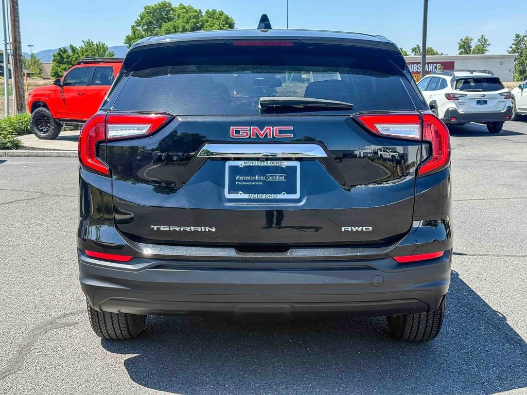 Used 2024 GMC Terrain SLE AWD/4WD image 7