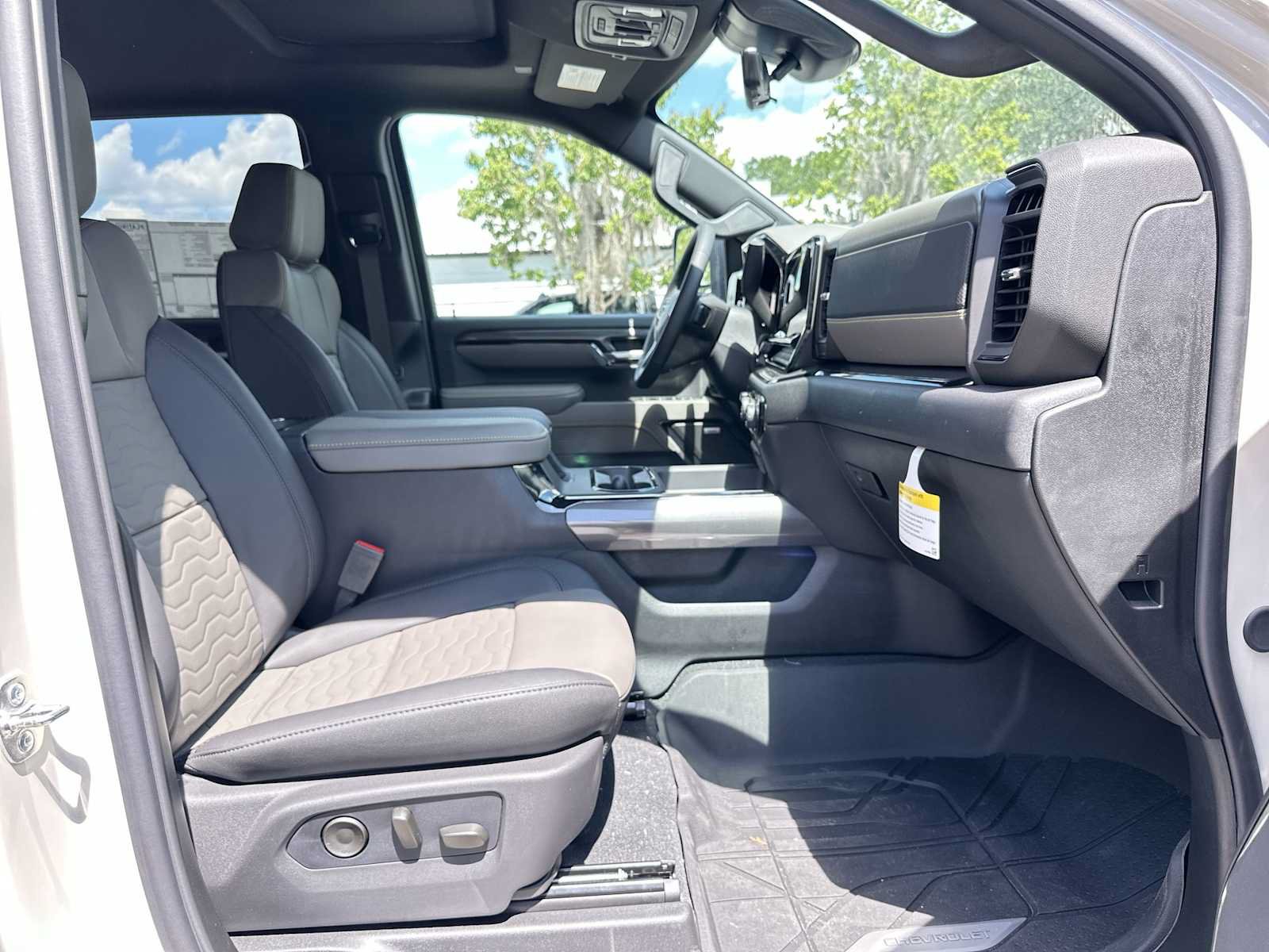 New 2026 Chevrolet Silverado 2500 ZR2 w/ LPO, Dark Essentials Package AWD/4WD image 19
