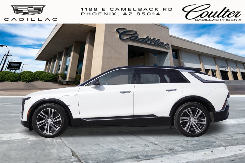 Used 2024 Cadillac Lyriq Luxury AWD/4WD image 2